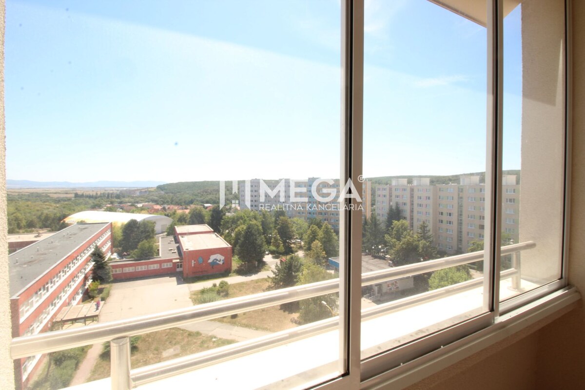 NA PREDAJ : EXKLUZÍVNE 4-izbový byt na sídlisku KVP v Košiciach — foto 12
