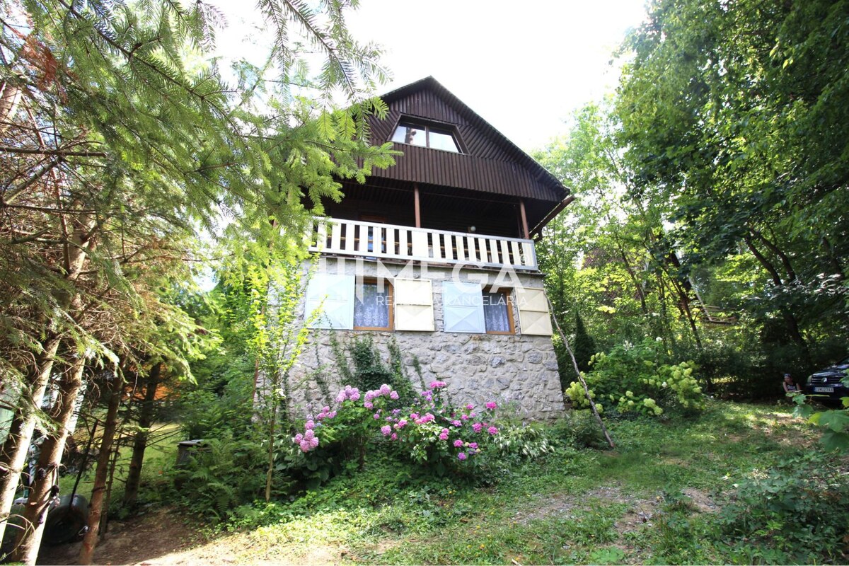 NA PREDAJ ATRAKTÍVNA MUROVANÁ CHATA NA DOMAŠI - časť MONIKA — foto 2