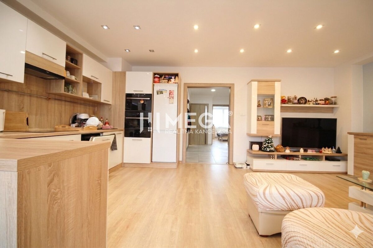 ZNÍŽENÁ CENA EXKLUZÍVNE NA PREDAJ: 3-IZBOVÝ BYT 94 m² | PARKOVACIE MIE — foto 2