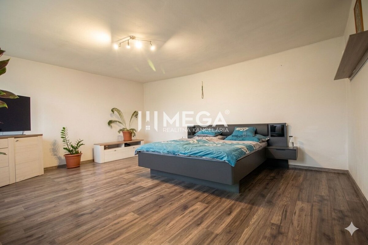 NA PREDAJ EXKLUZÍVNE: Rodinný dom s veľkým pozemkom - Veľká Ida — foto 11