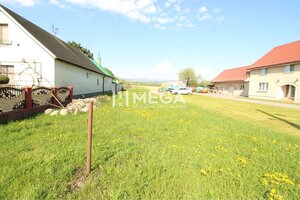 NA PREDAJ: Stavebný pozemok pri hlavnej ceste – Sačurov — foto 2