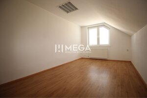 NA PREDAJ: Výnimočná nehnuteľnosť vo Vranove nad Topľou — foto 19