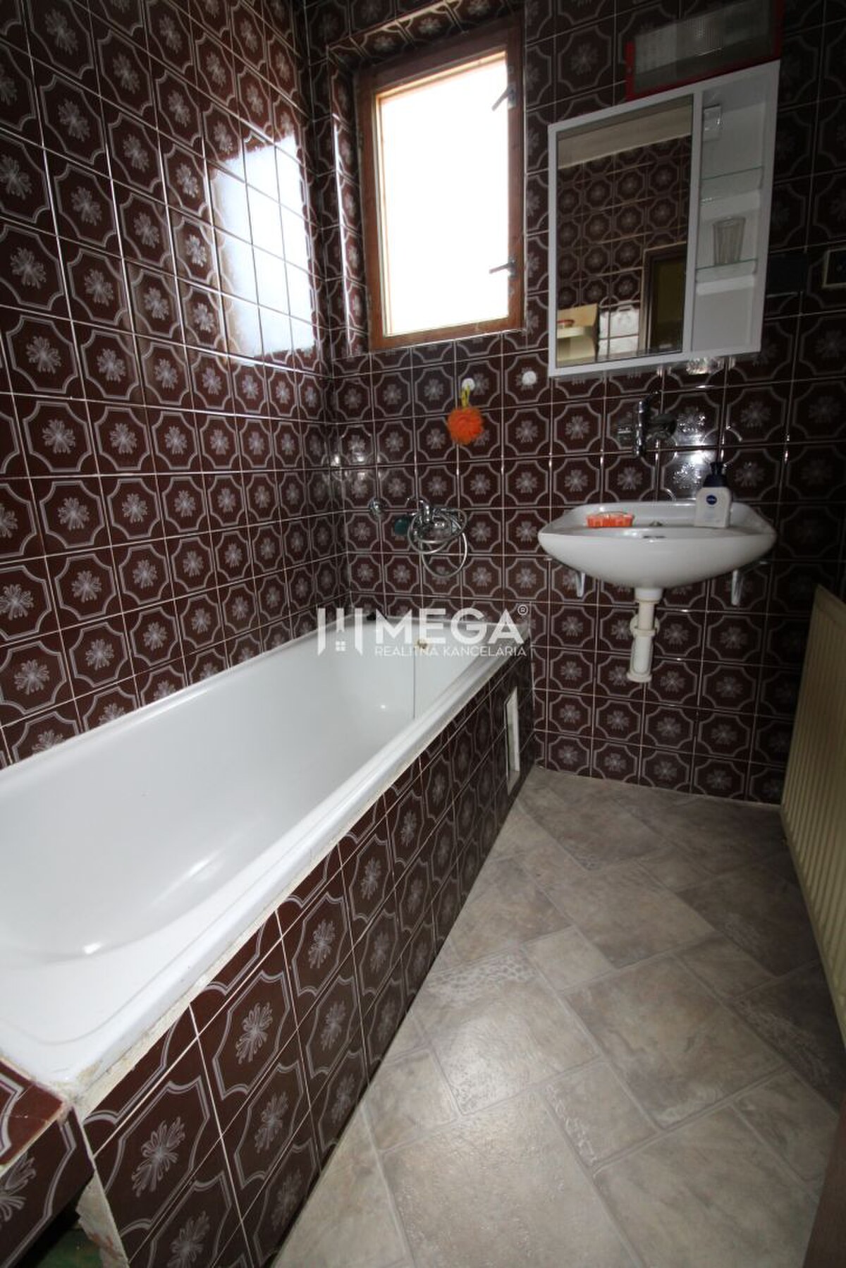 Na predaj - priestranný rodinný dom v Snine na pozemku 729 m² — foto 12