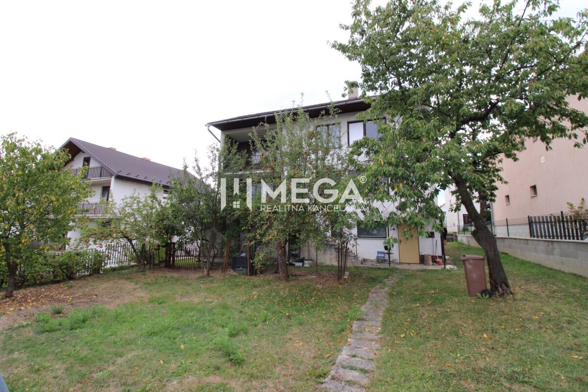 Na predaj - priestranný rodinný dom v Snine na pozemku 729 m² — foto 4