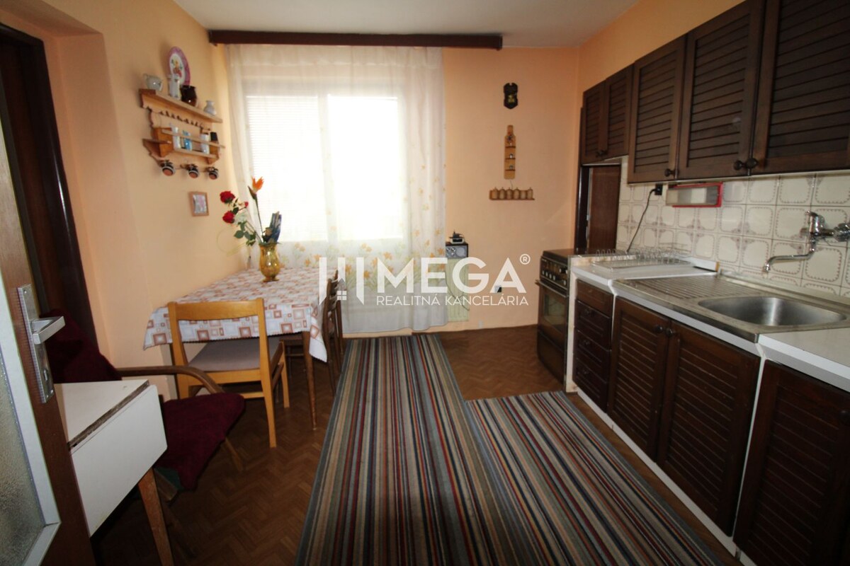Na predaj - priestranný rodinný dom v Snine na pozemku 729 m² — foto 7