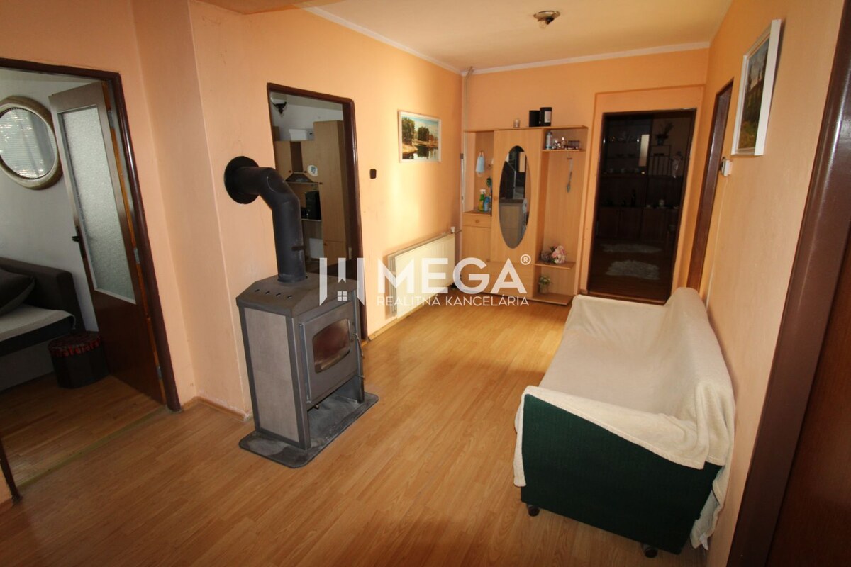Na predaj - priestranný rodinný dom v Snine na pozemku 729 m² — foto 8