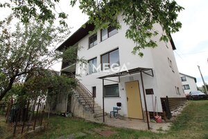 Na predaj - priestranný rodinný dom v Snine na pozemku 729 m² — foto 3