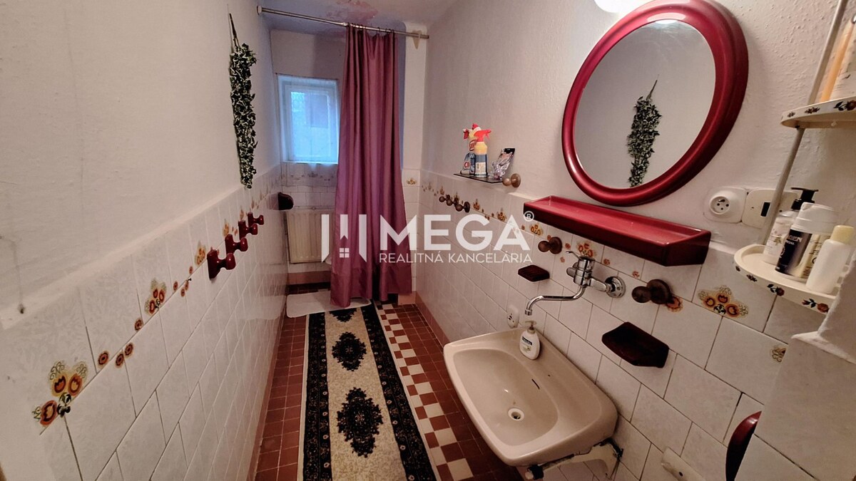 EXKLUZÍVNE NA PREDAJ:  3.podlažný dom v meste Snina — foto 16