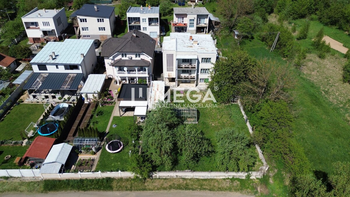 EXKLUZÍVNE NA PREDAJ:  3.podlažný dom v meste Snina — foto 19