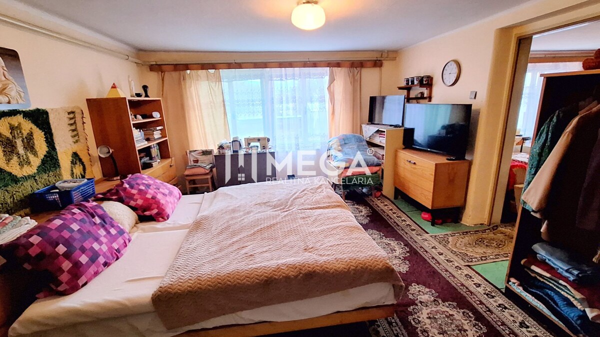 EXKLUZÍVNE NA PREDAJ:  3.podlažný dom v meste Snina — foto 4