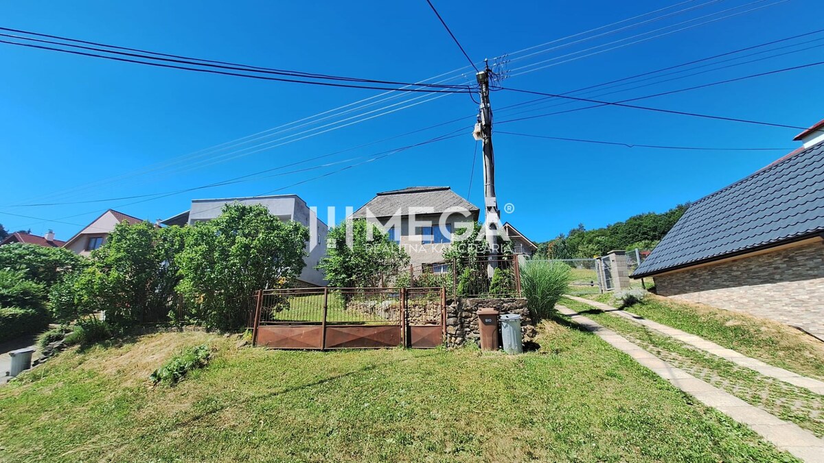 NA PREDAJ - Rodinný dom s pozemkom 3 277 m² v Snine — foto 2