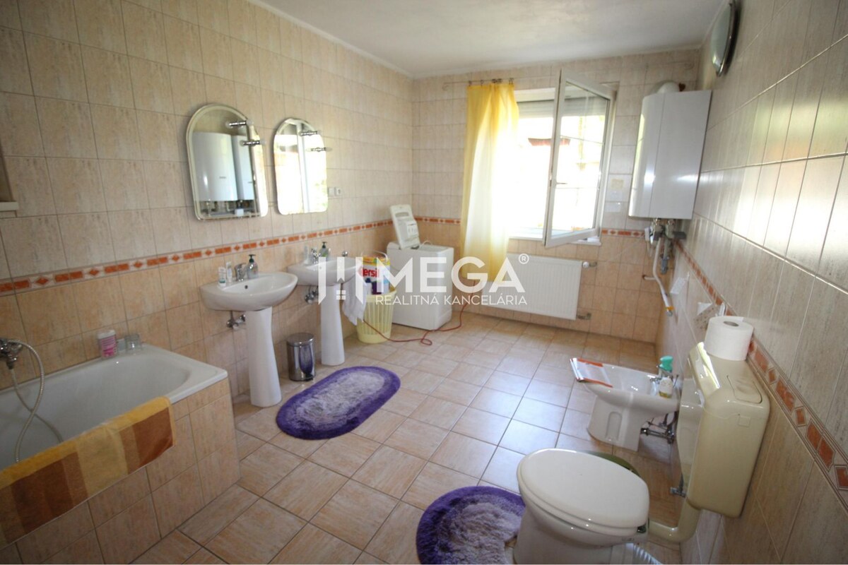 Na predaj rodinný dom s obrovským pozemkom – Pčoline — foto 12