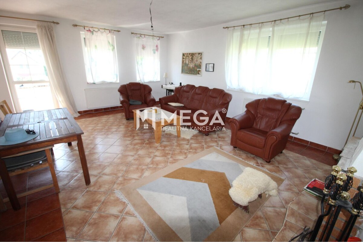 Na predaj rodinný dom s obrovským pozemkom – Pčoline — foto 6