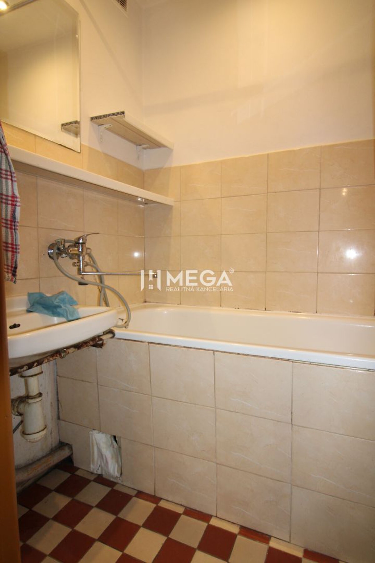 Na predaj: Ideálny byt na rekonštrukciu – 4 izby, Snina — foto 16