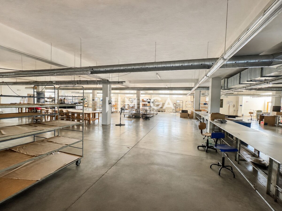 NA PREDAJ MODERNÝ VÝROBNO-SKLADOVACÍ AREÁL V SNINE — foto 10