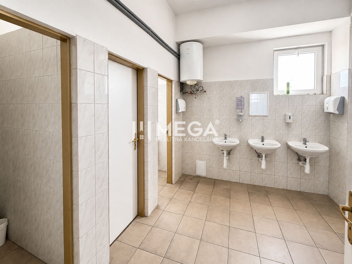 NA PREDAJ MODERNÝ VÝROBNO-SKLADOVACÍ AREÁL V SNINE — foto 17