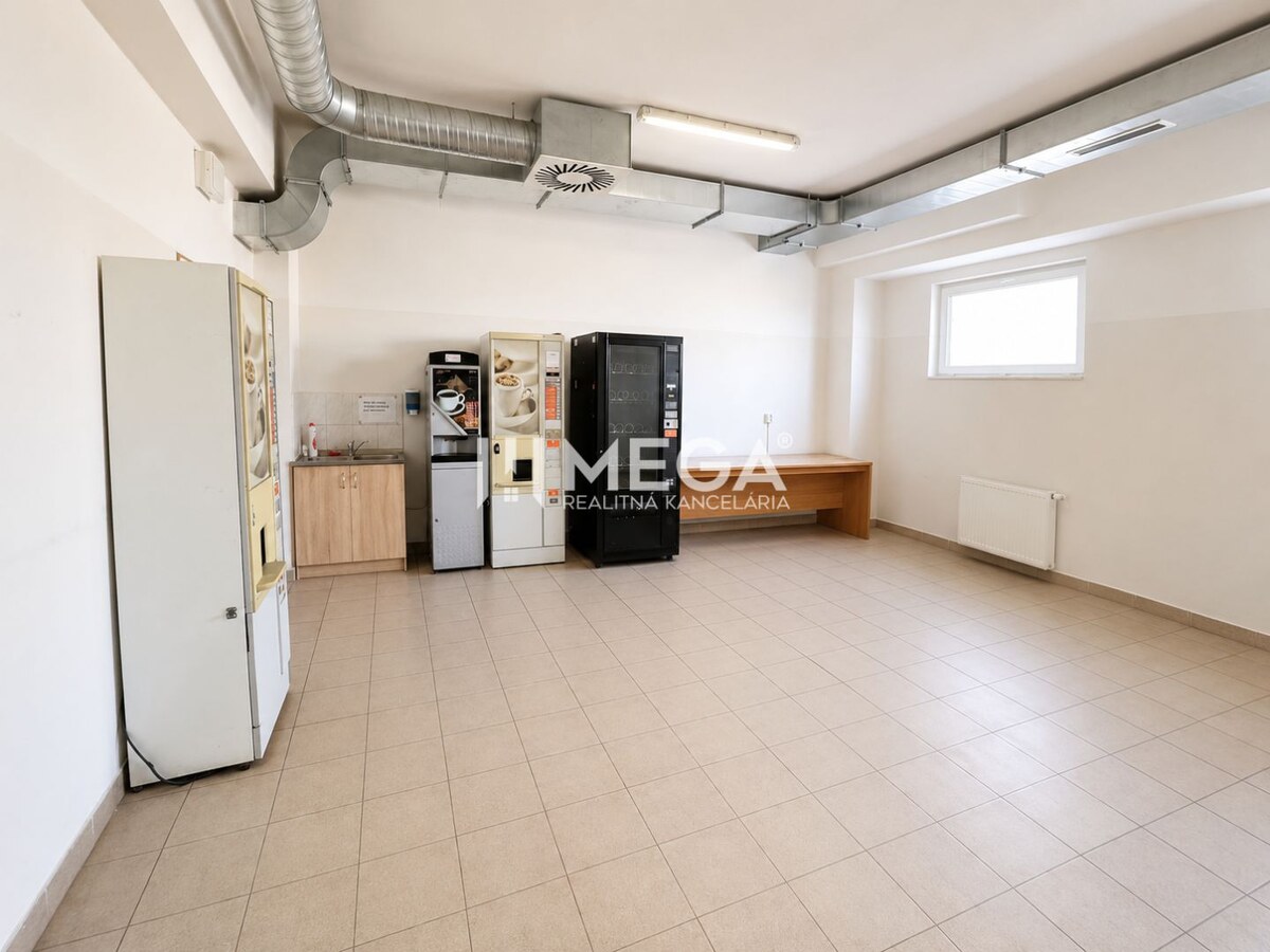 NA PREDAJ MODERNÝ VÝROBNO-SKLADOVACÍ AREÁL V SNINE — foto 18