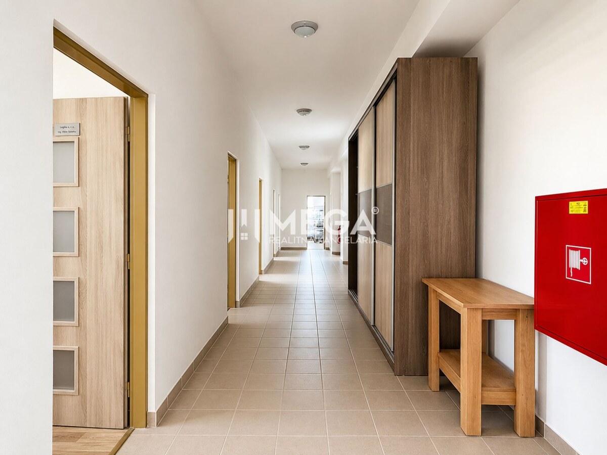 NA PREDAJ MODERNÝ VÝROBNO-SKLADOVACÍ AREÁL V SNINE — foto 6
