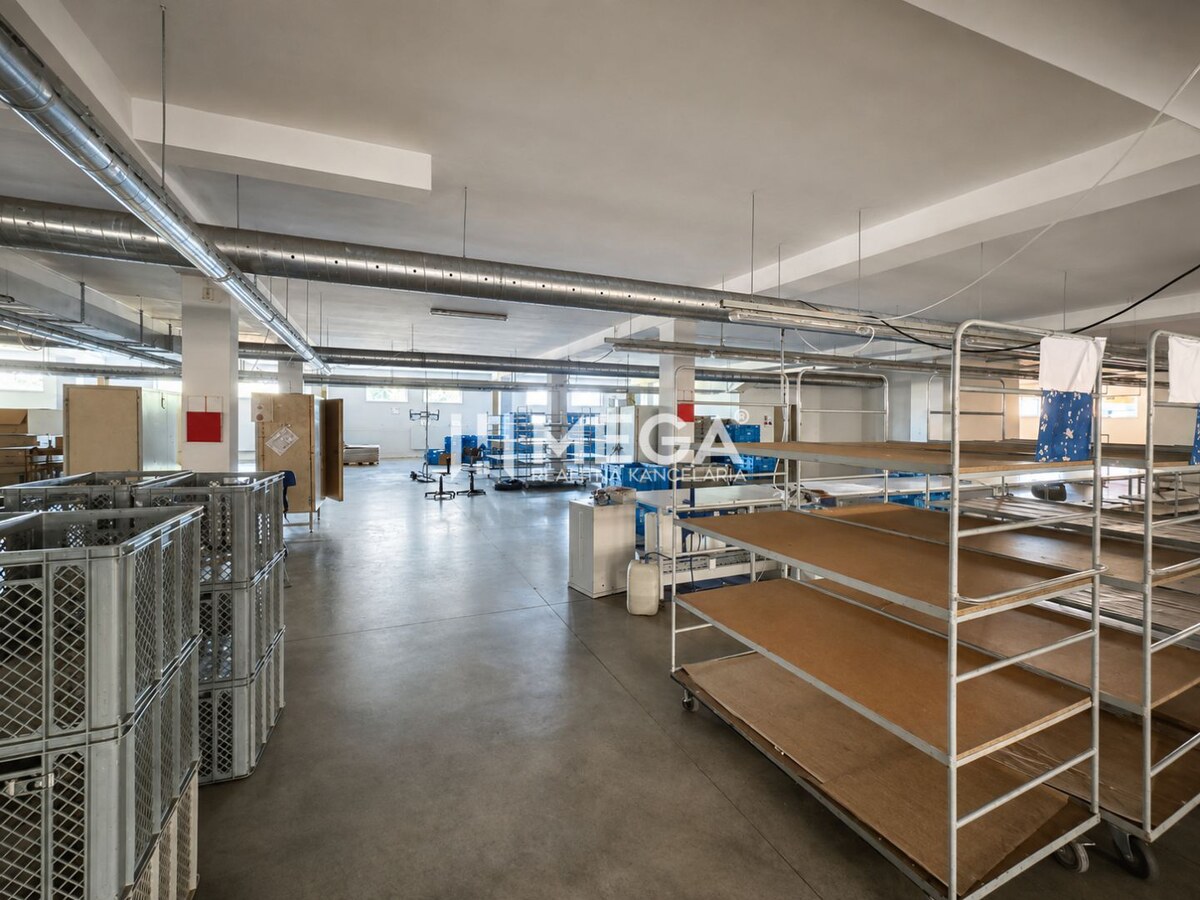 NA PREDAJ MODERNÝ VÝROBNO-SKLADOVACÍ AREÁL V SNINE — foto 9