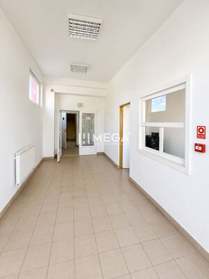 NA PREDAJ MODERNÝ VÝROBNO-SKLADOVACÍ AREÁL V SNINE — foto 19