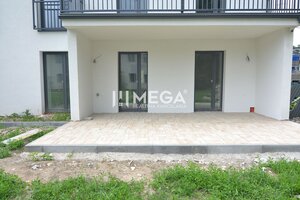 PREDAJ NOVÝCH BYTOV s terasou a záhradou v meste STRÁŽSKE (byt A) — foto 12