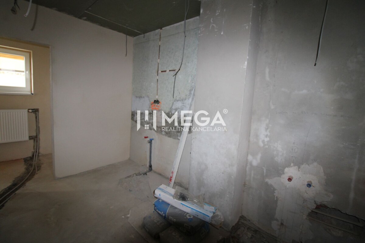 Na predaj - Dom s veľkým pozemkom v Pakostove — foto 14