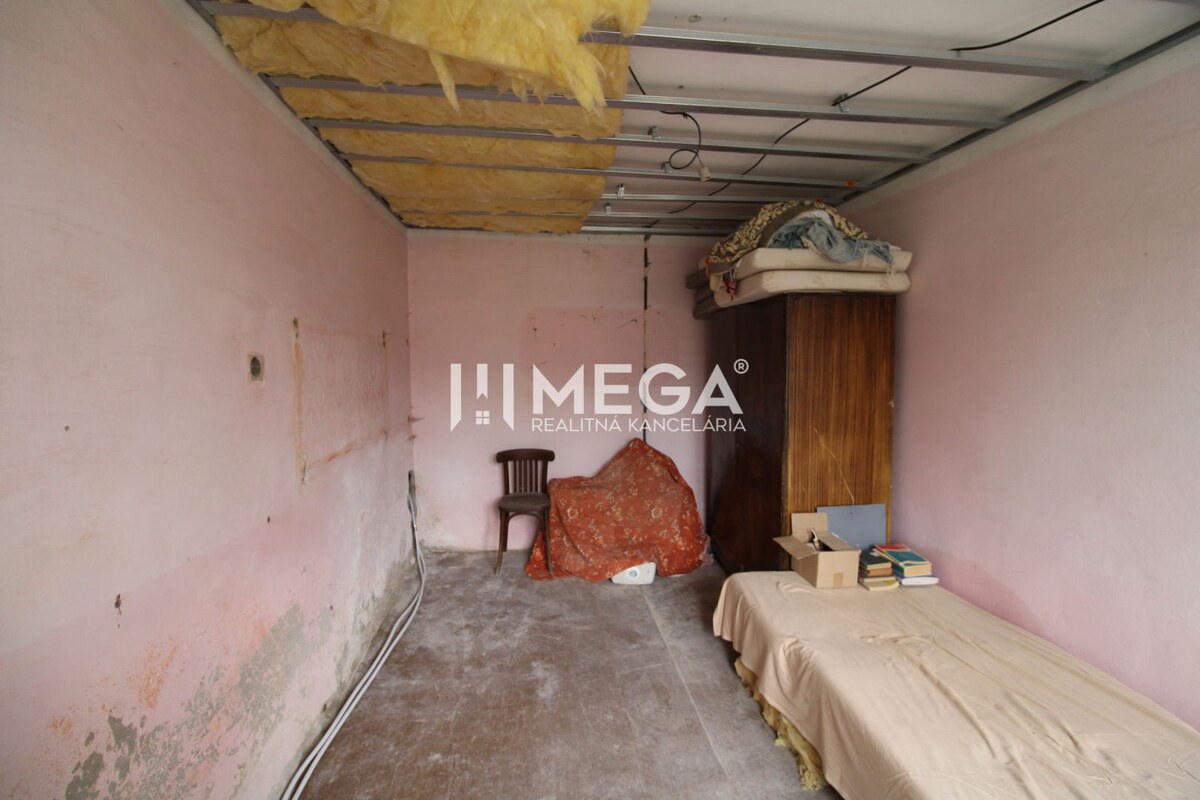 Na predaj - Dom s veľkým pozemkom v Pakostove — foto 16