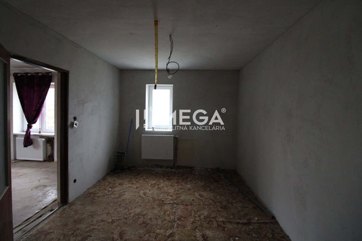 Na predaj - Dom s veľkým pozemkom v Pakostove — foto 6