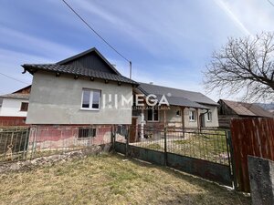 Na predaj - Dom s veľkým pozemkom v Pakostove — foto 2