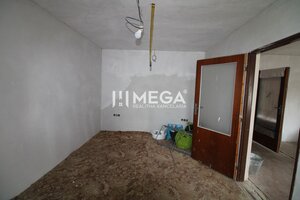 Na predaj - Dom s veľkým pozemkom v Pakostove — foto 4