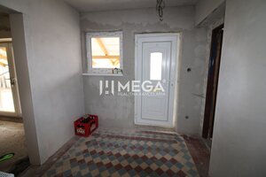 Na predaj - Dom s veľkým pozemkom v Pakostove — foto 8