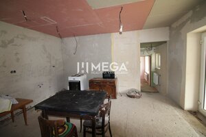 Na predaj - Dom s veľkým pozemkom v Pakostove — foto 9