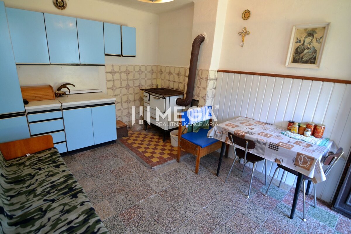 Rezervované - Na predaj rodinný dom v obci Hažín nad Cirochou, exkluzí — foto 14