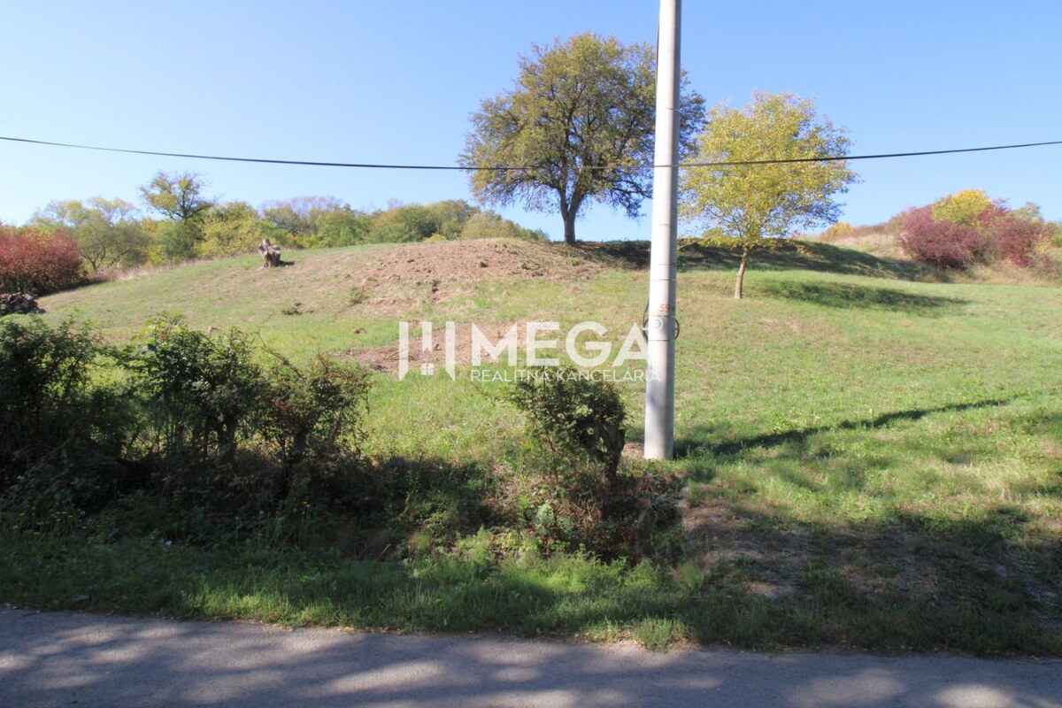 Na predaj pozemok aj na výstavbu v obci Vyšné Ladičkovce — foto 6