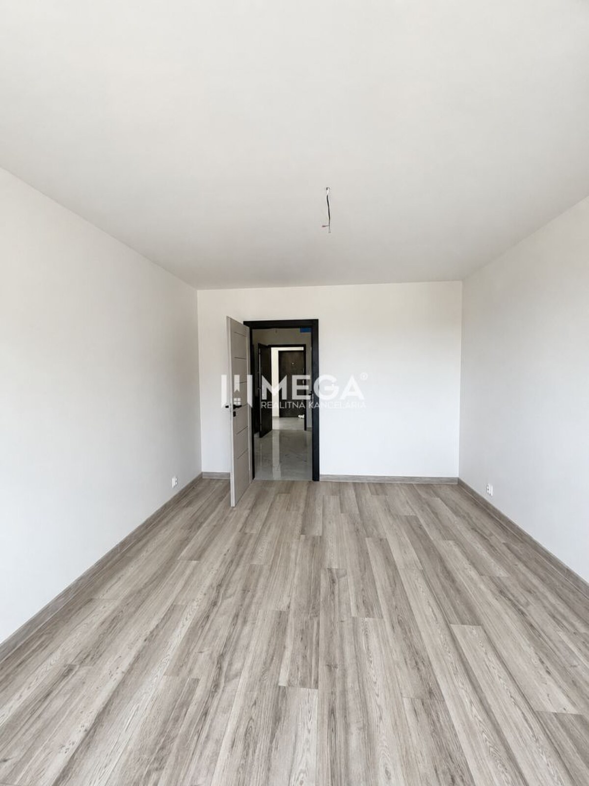 Na predaj  – 2 izbový byt s balkónom v Strážskom — foto 2