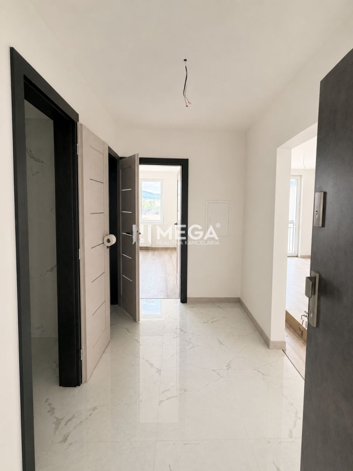 Na predaj  – 2 izbový byt s balkónom v Strážskom — foto 5