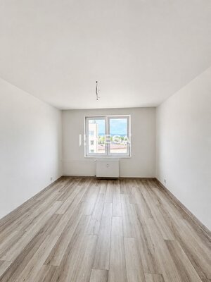 Na predaj  – 2 izbový byt s balkónom v Strážskom — foto 3