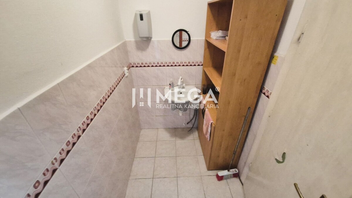 PRENÁJOM OBCHODNÉHO PRIESTORU PRIAMO V CENTRE HUMENNÉHO — foto 11