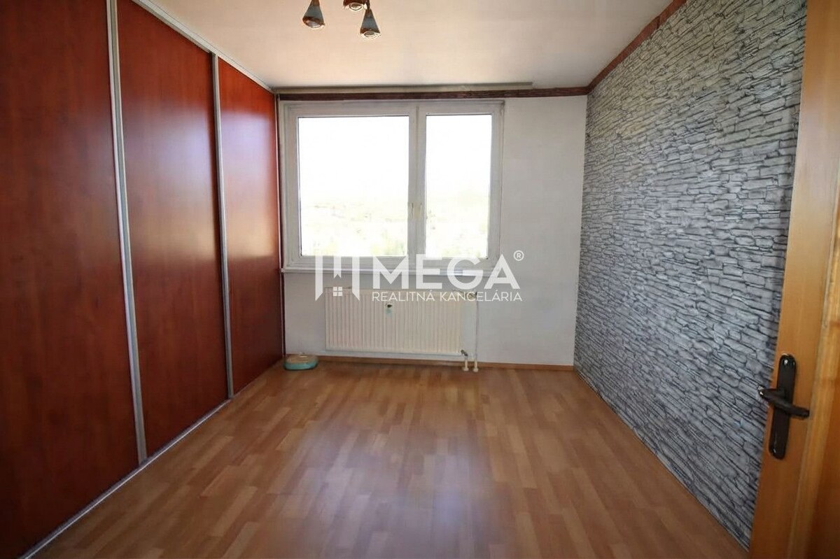 NA PREDAJ - 3 izbový byt na Sídlisku III. v meste Humenné — foto 4