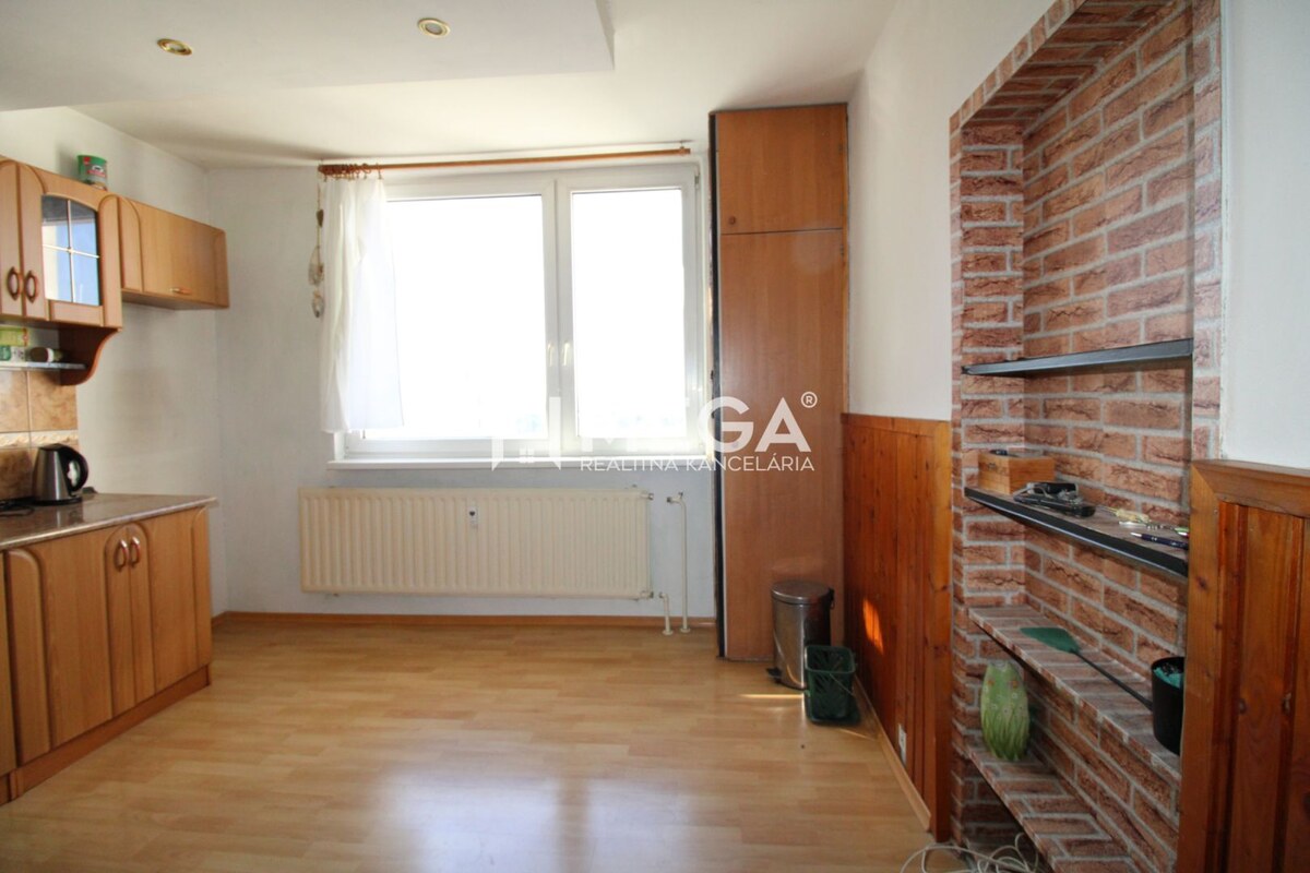 NA PREDAJ - 3 izbový byt na Sídlisku III. v meste Humenné — foto 5