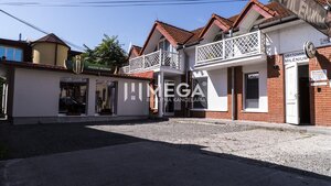 Na predaj komerčná nehnuteľnosť so všestranným využitím v centre Humen — foto 1