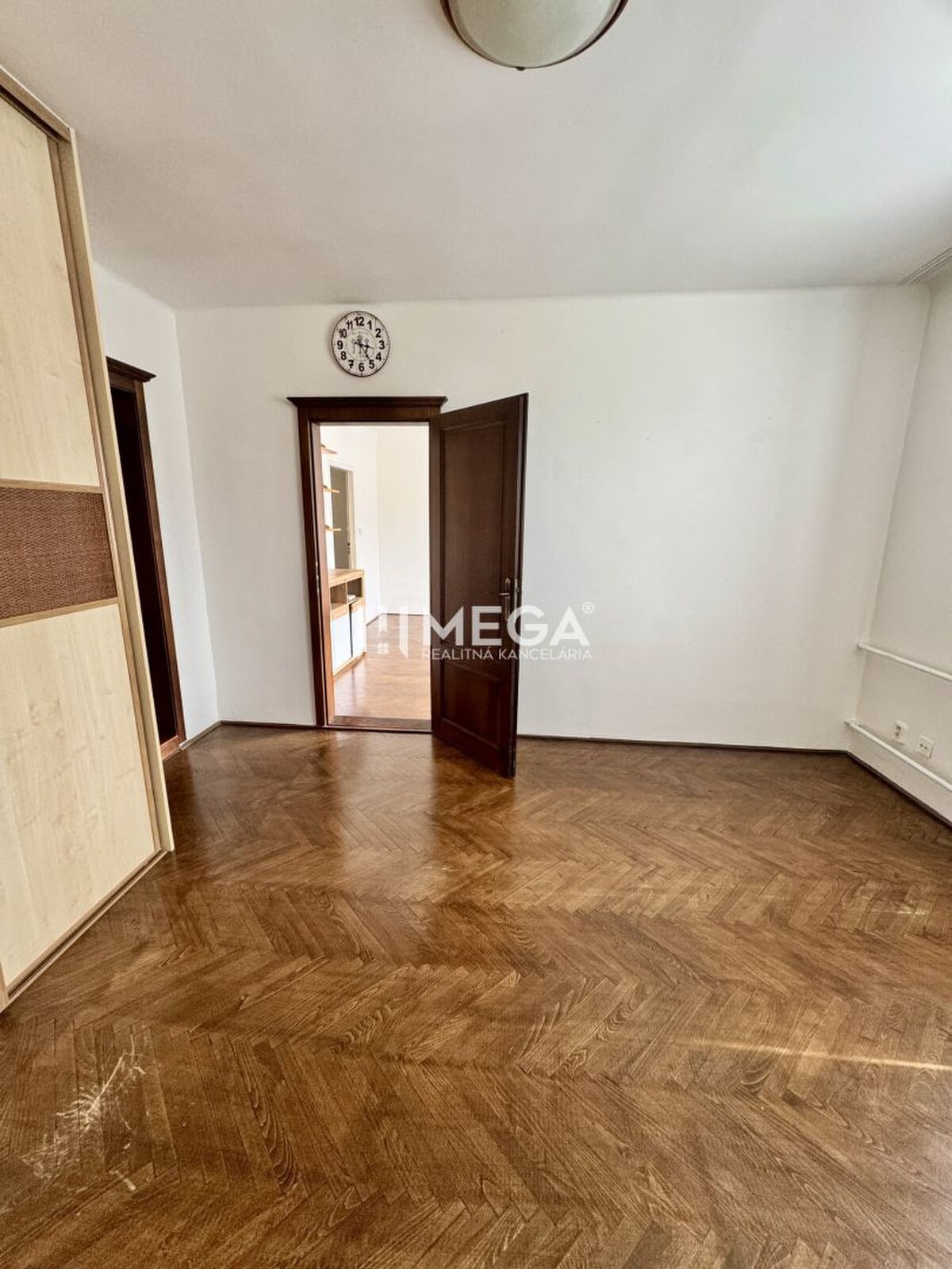 Na predaj priestranný 3-izbový na Nemocničnej ulici v Humennom — foto 8