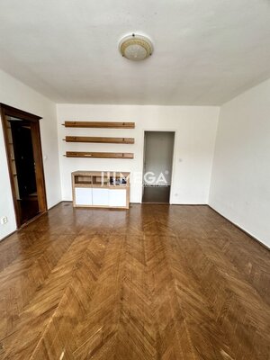 Na predaj priestranný 3-izbový na Nemocničnej ulici v Humennom — foto 6
