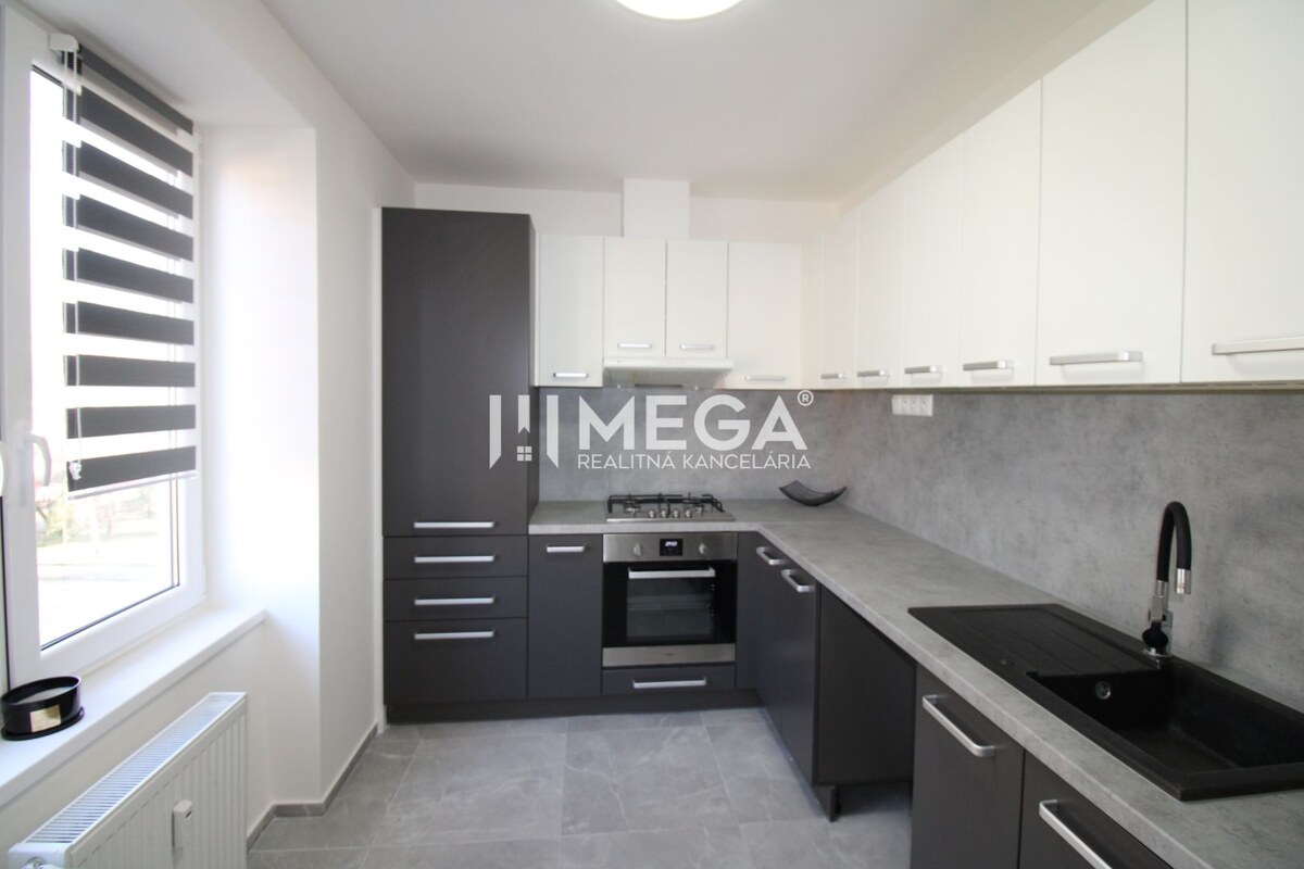 PREDANÉ - 2 iz. byt s balkónom blízko centra mesta Humenné — foto 2