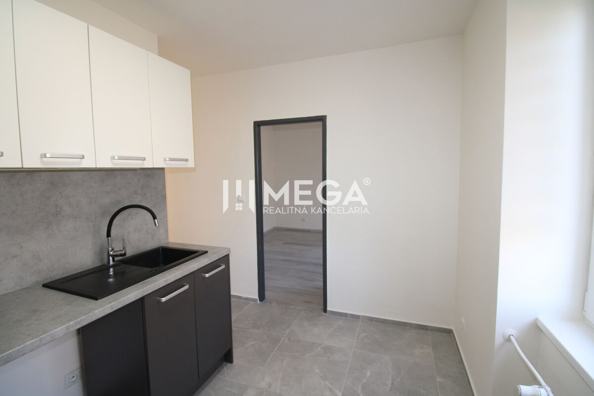 PREDANÉ - 2 iz. byt s balkónom blízko centra mesta Humenné — foto 4