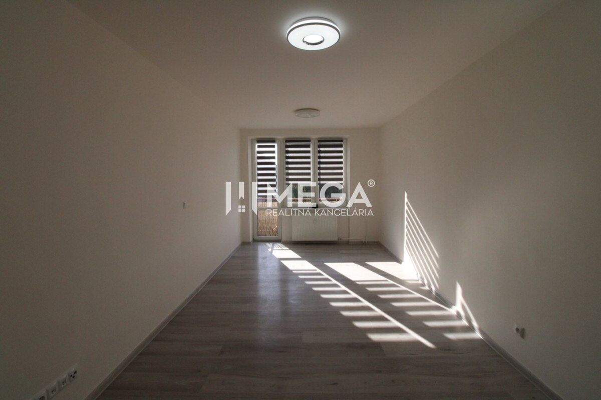 PREDANÉ - 2 iz. byt s balkónom blízko centra mesta Humenné — foto 5