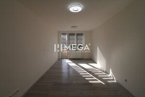 PREDANÉ - 2 iz. byt s balkónom blízko centra mesta Humenné — foto 5