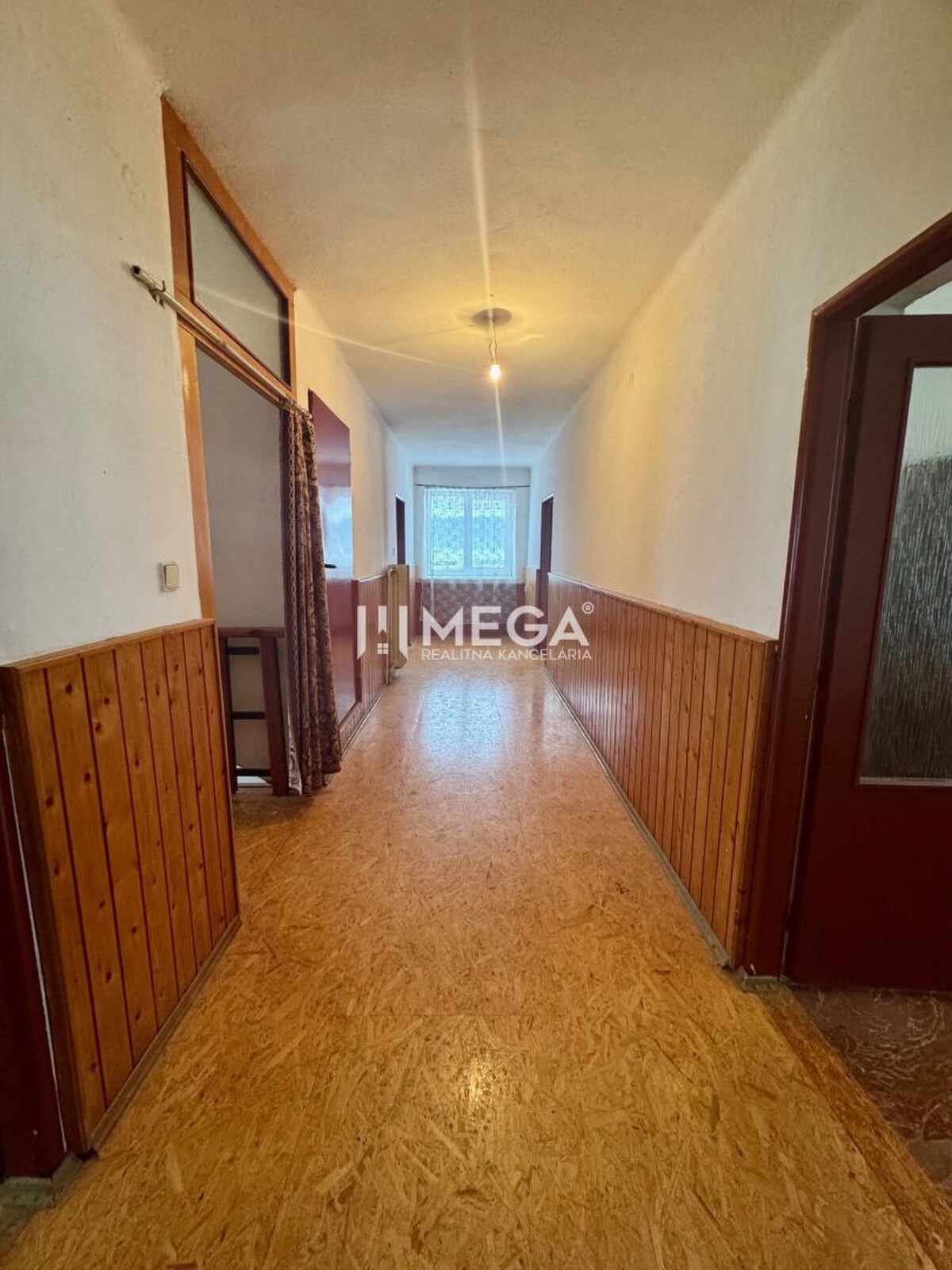 NA PREDAJ PRIESTRANNÝ RODINNÝ DOM OBEC MYSLINA — foto 11