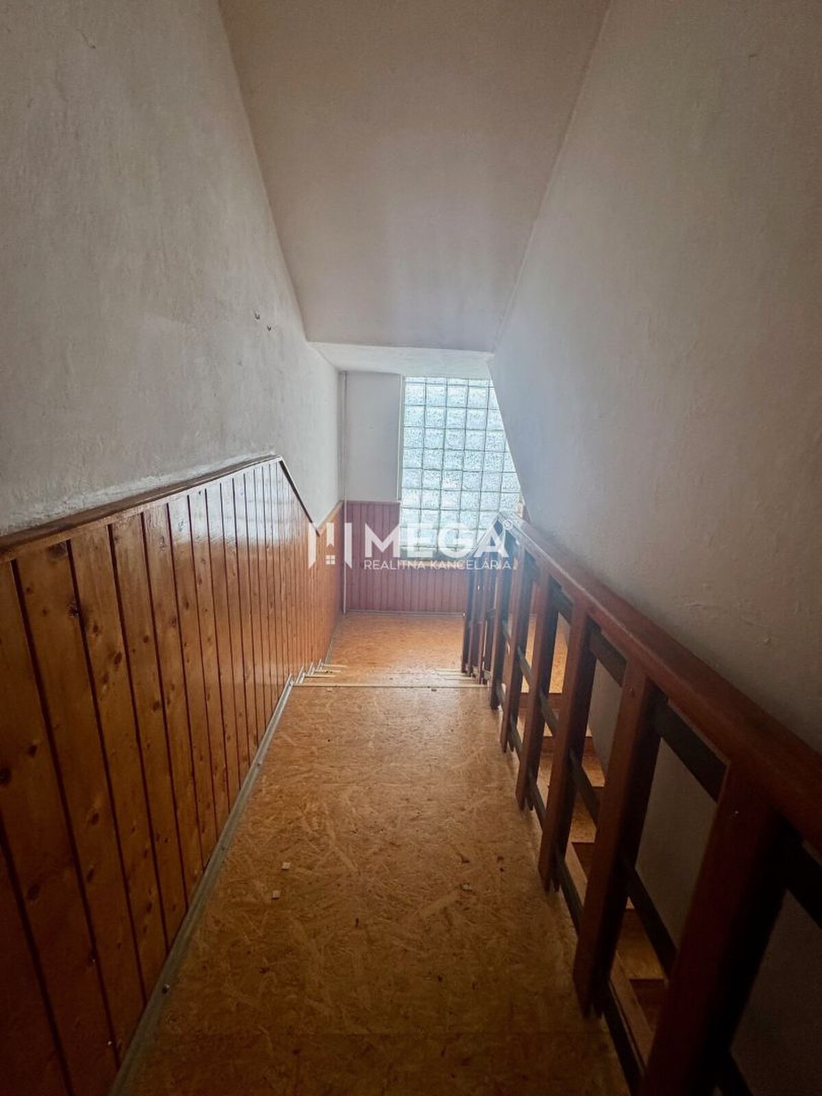 NA PREDAJ PRIESTRANNÝ RODINNÝ DOM OBEC MYSLINA — foto 13