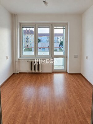 NA PREDAJ 2-izbový zrekonštuovaný byt s balkónom  v Humennom — foto 1
